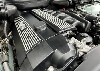 1998 BMW 528i SE-engine3