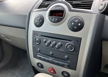 2003 Renault Megane VVT-interior14