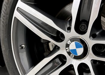 2015-BMW-118i-detail2
