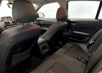 2015-BMW-118i-interior11