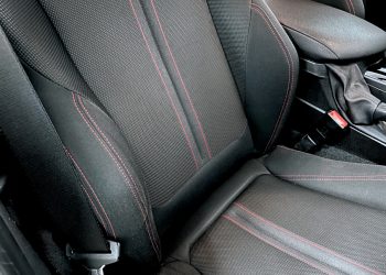 2015-BMW-118i-interior5