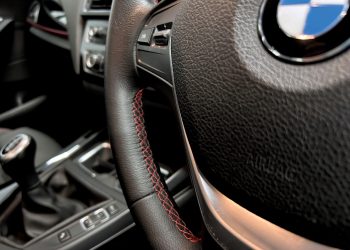 2015-BMW-118i-interior6