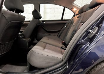 BMW325_interior12