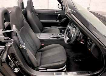 Mazda MX5_interior2