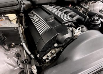 1997 BMW 523i_engine2