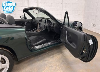 MazdaMX5-interior2