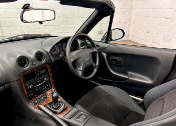 MazdaMX5-interior9