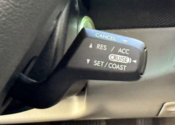 2005 Subaru Forester_intDetail8