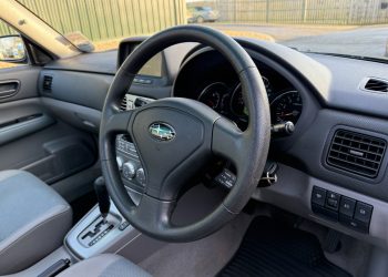 2005 Subaru Forester_interior16