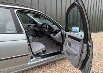 BMW318iTouring_interior1