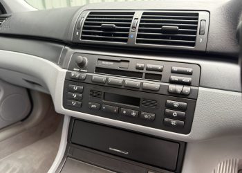 BMW318iTouring_interiorDetail1
