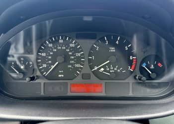 BMW318iTouring_interiorDetail2