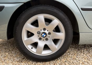 BMW318iTouring_wheels3