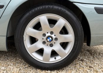 BMW318iTouring_wheels4