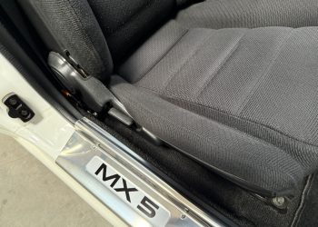 MazdaMX5NA_interiordetail2