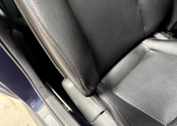2002 Mercedes C230_interiorDetail1 2002 Mercedes C230_interiorDetail1