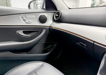 2016 Mercedes E220d_interior20 2016 Mercedes E220d_interior20